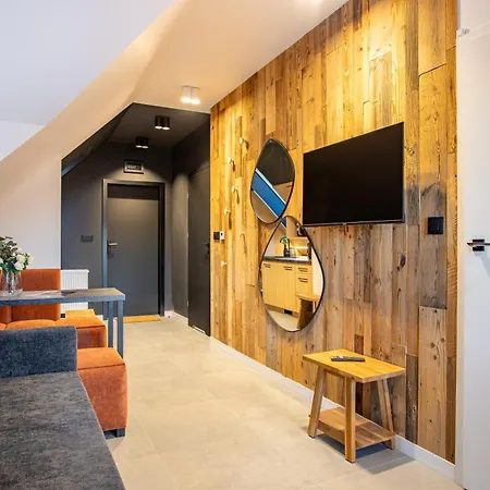 Apart-invest Gimnazjalna 9 * شكلارسكا بوريبا